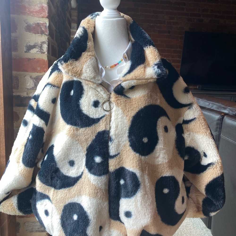 Women's Yin Yang Fleece Jacket - Black and Tan